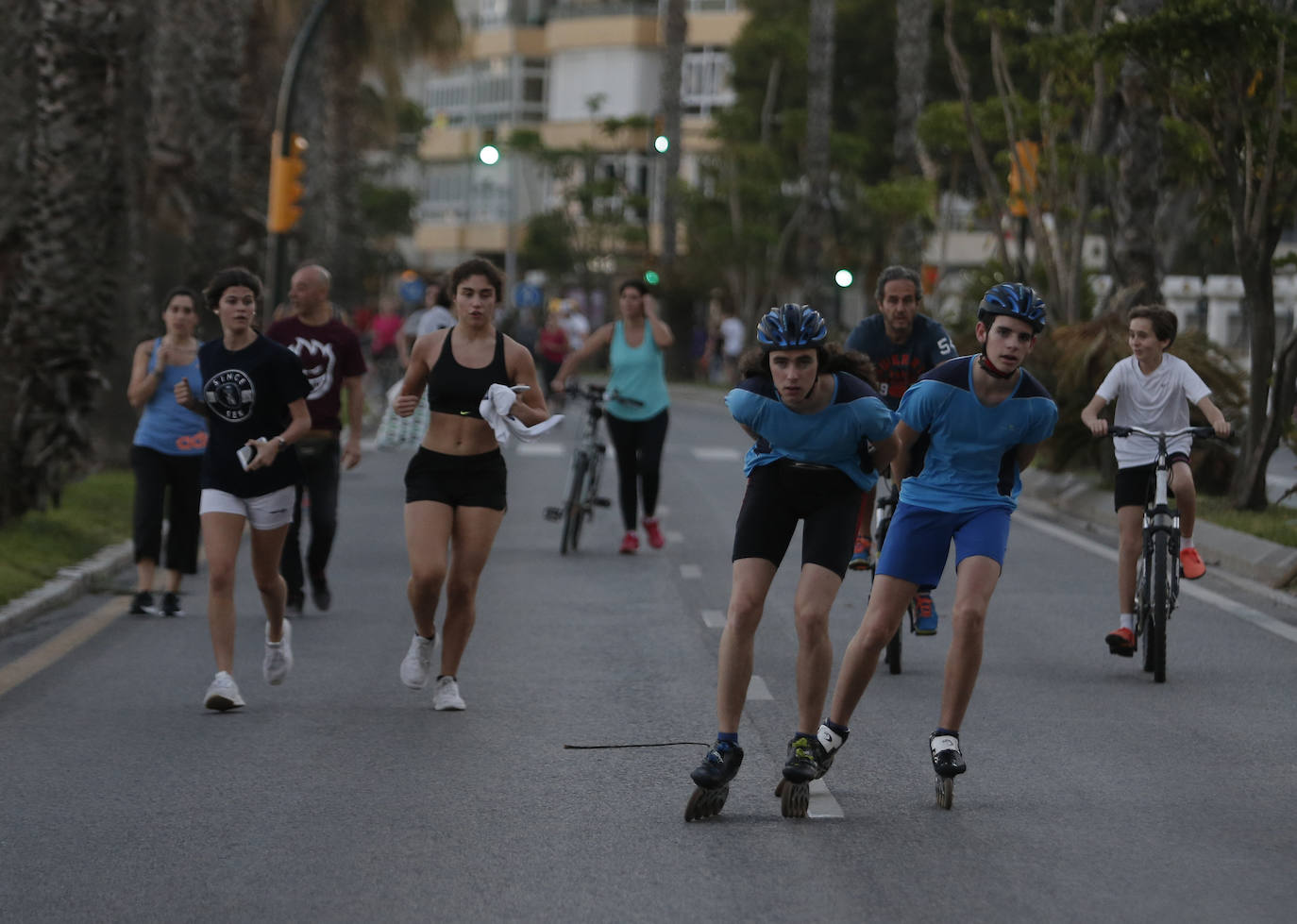 El inicio del desconfinamiento deja imágenes que no se veían en las calles desde hacía al menos 48 días