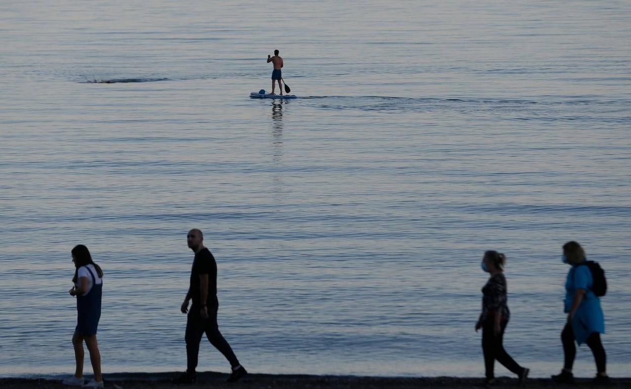 Un estudio científico analizará el comportamiento del coronavirus en el agua y la arena de las playas