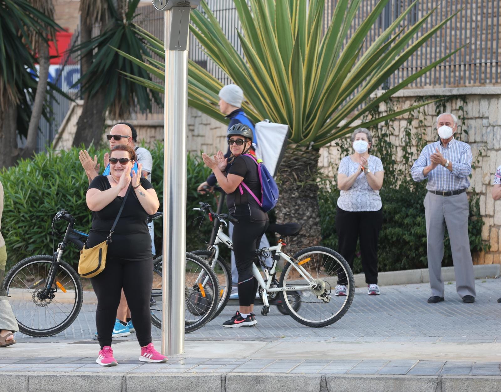 El inicio del desconfinamiento deja imágenes que no se veían en las calles desde hacía al menos 48 días
