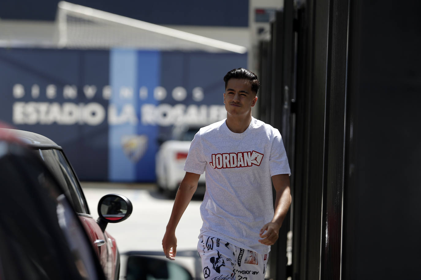 Jugadores, técnicos y empleados del club han comenzado a llegar de manera progresiva a La Rosaleda para realizarse las pruebas. 