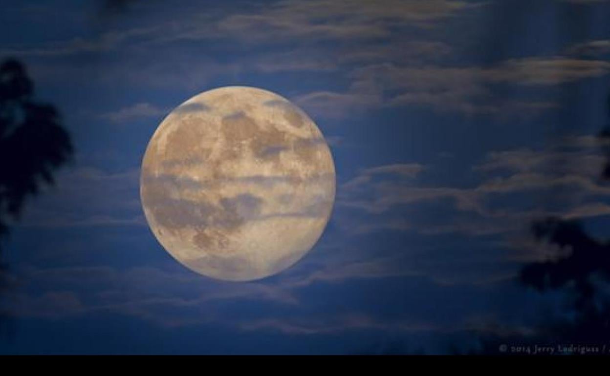 Luna de flores: cómo y cuándo ver hoy la última superluna del año