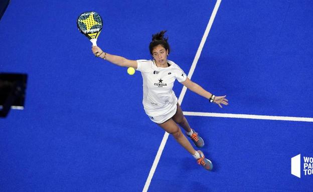 Imagen principal - Bea González (arriba), Paquito Navarro (sobre estas líneas) y Momo González (derecha). 