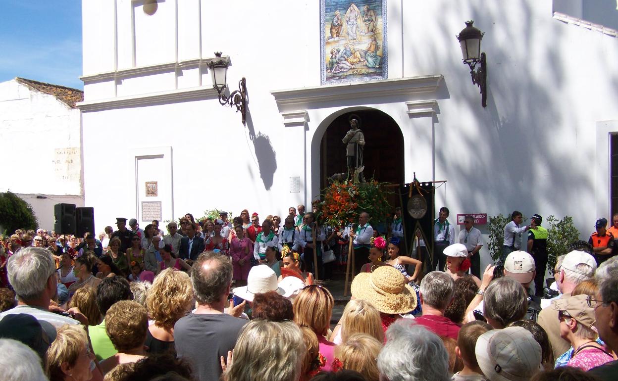 Imagen de archivo de una romería de San Isidro en Nerja. 