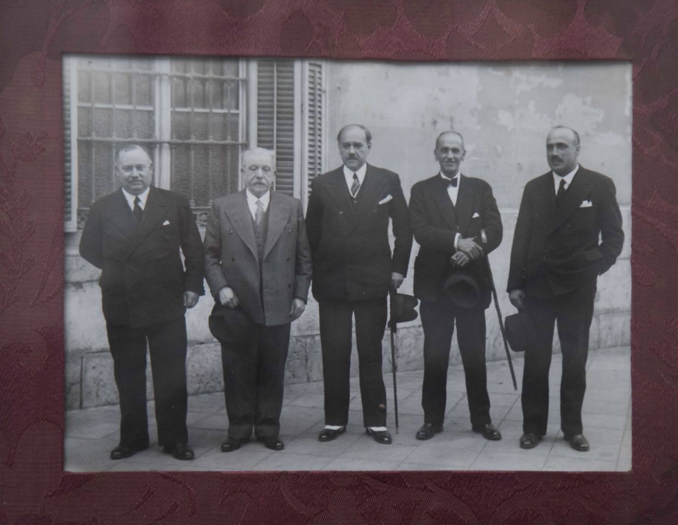 La tercera más antigua de Málaga, cierra sus puertas de manera definitiva tras 134 años de servicio a los malagueños. Homenaje a Bonifacio Gómez en 1935. 