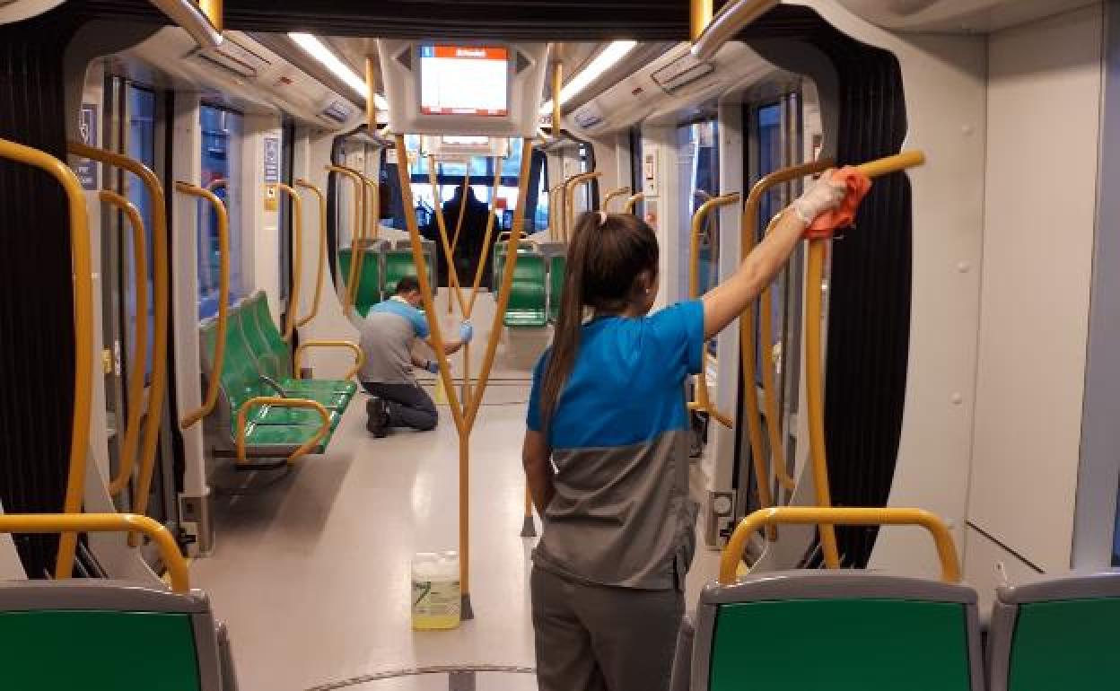 Adelante Andalucía alerta de que la Junta elimina «sin previo aviso» las medidas de seguridad para los metros