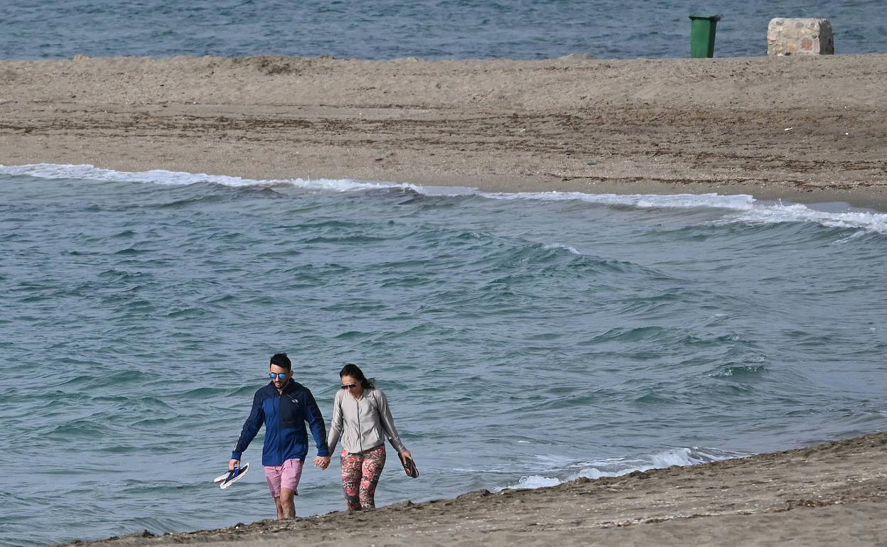 La Costa del Sol recurrirá a 'app', drones y al cierre de accesos para controlar la afluencia en las playas