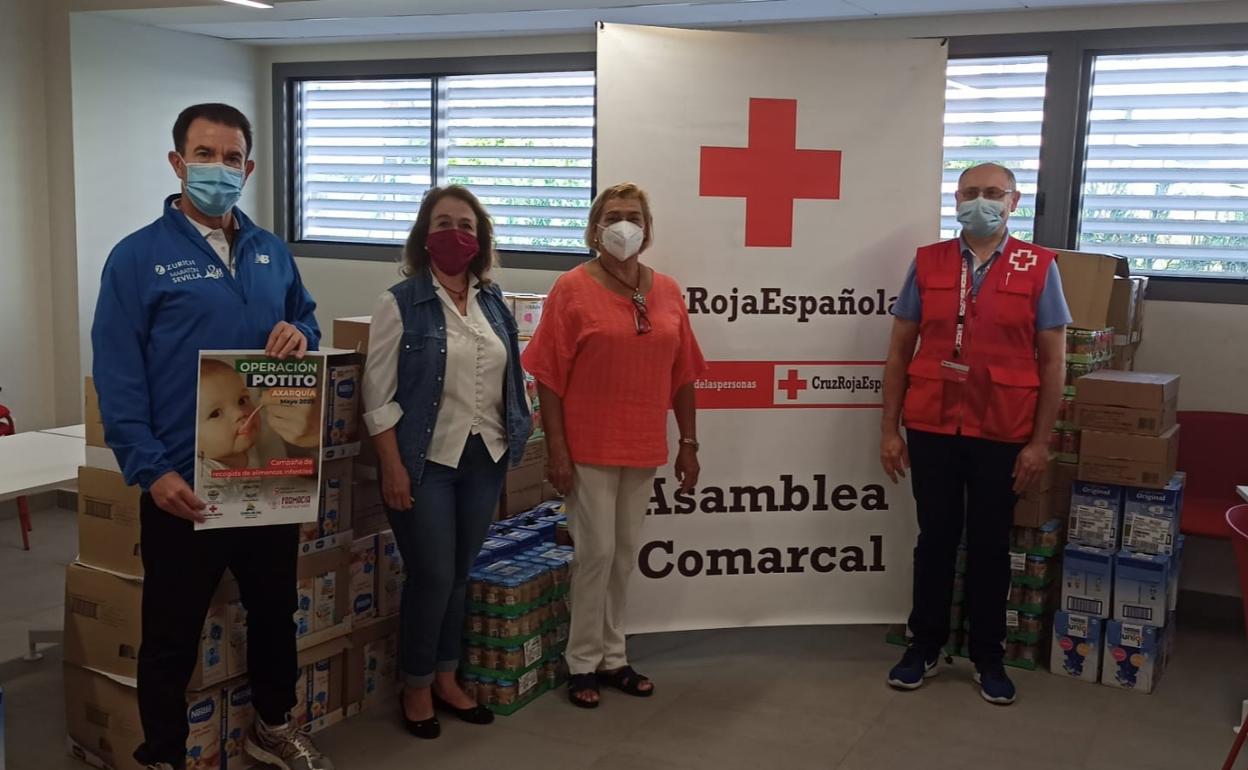 Entrega del material en la sede comarcal de Cruz Roja. 