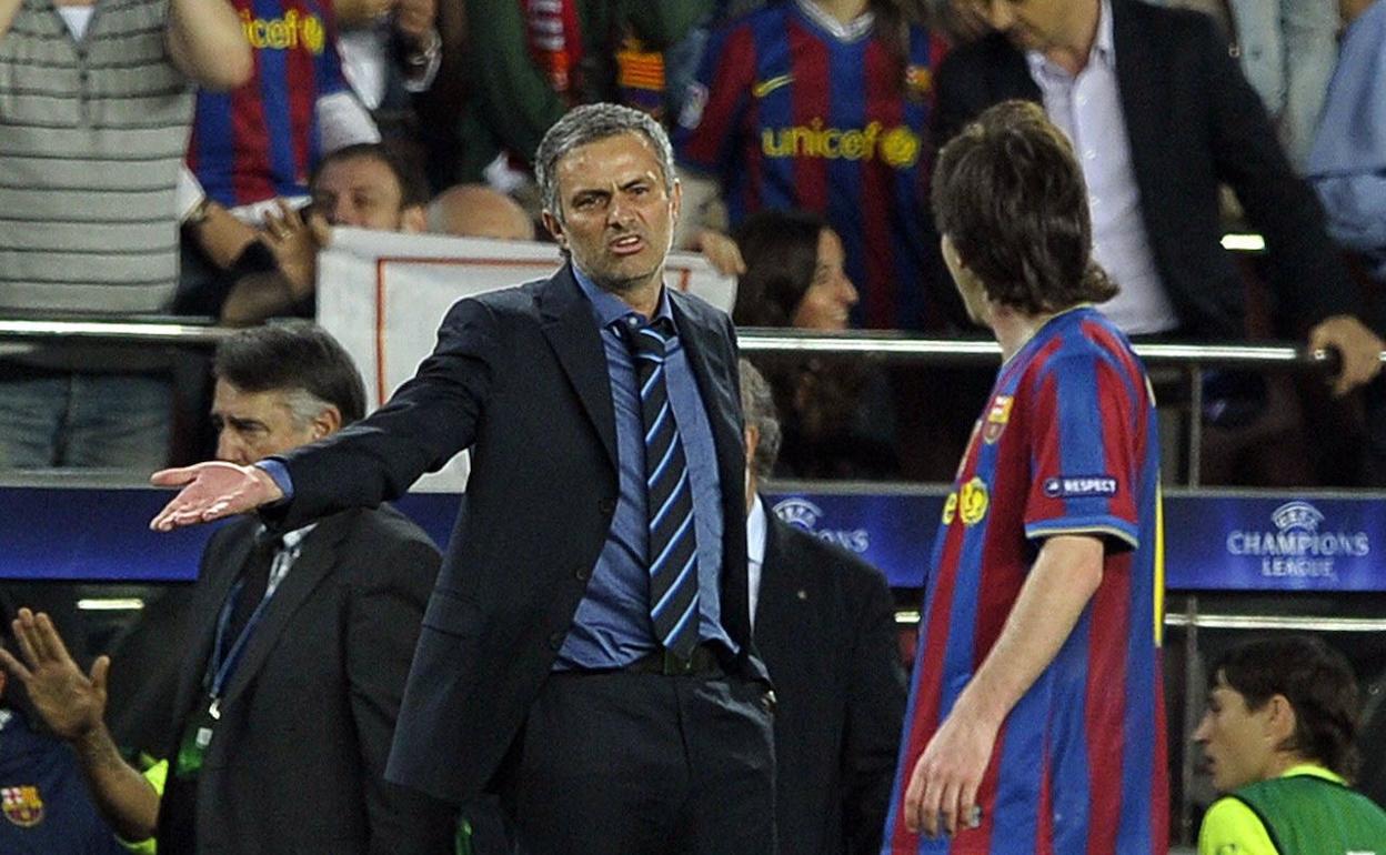 José Mourinho discute con Leo Messi durante las semifinales de la Champions 2009-2010. 