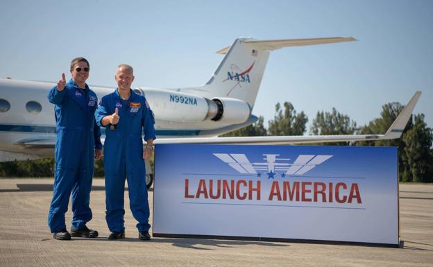 Los astronautas estadounidenses Bob Behnken y Doug Hurley tripularán el cohete Falcon 9