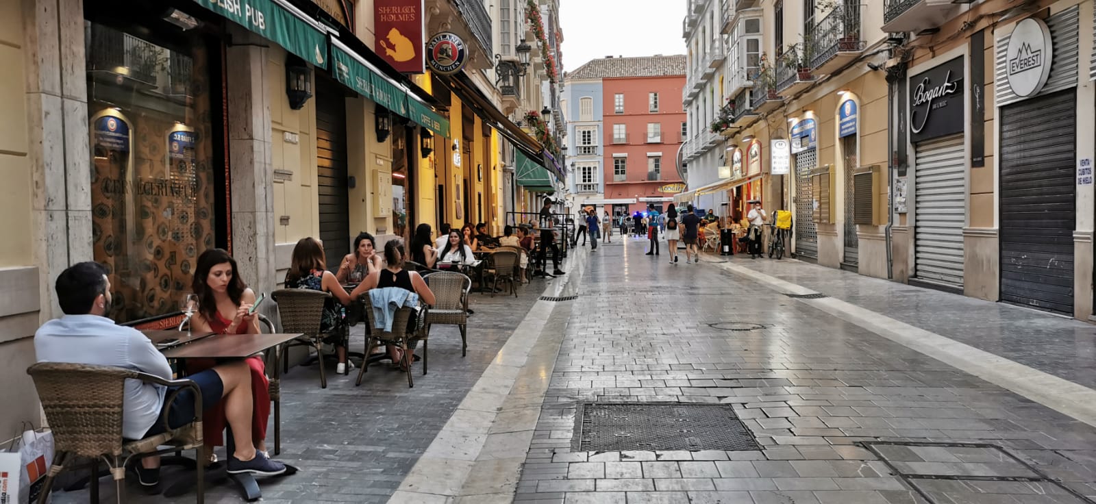 La vuelta a los bares y terrazas revela una nueva forma de vivir la noche en Málaga
