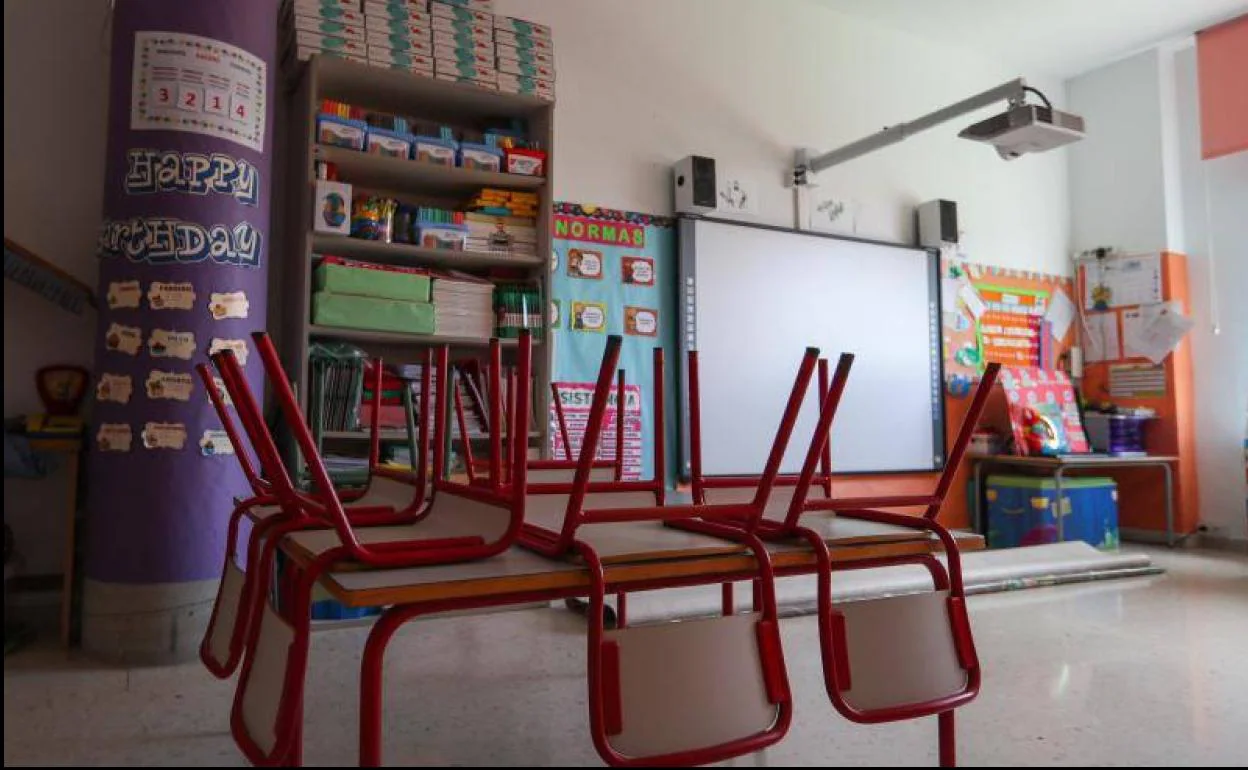 Imbroda considera «inviable» reducir la ratio de las aulas para garantizar la distancia entre los alumnos 