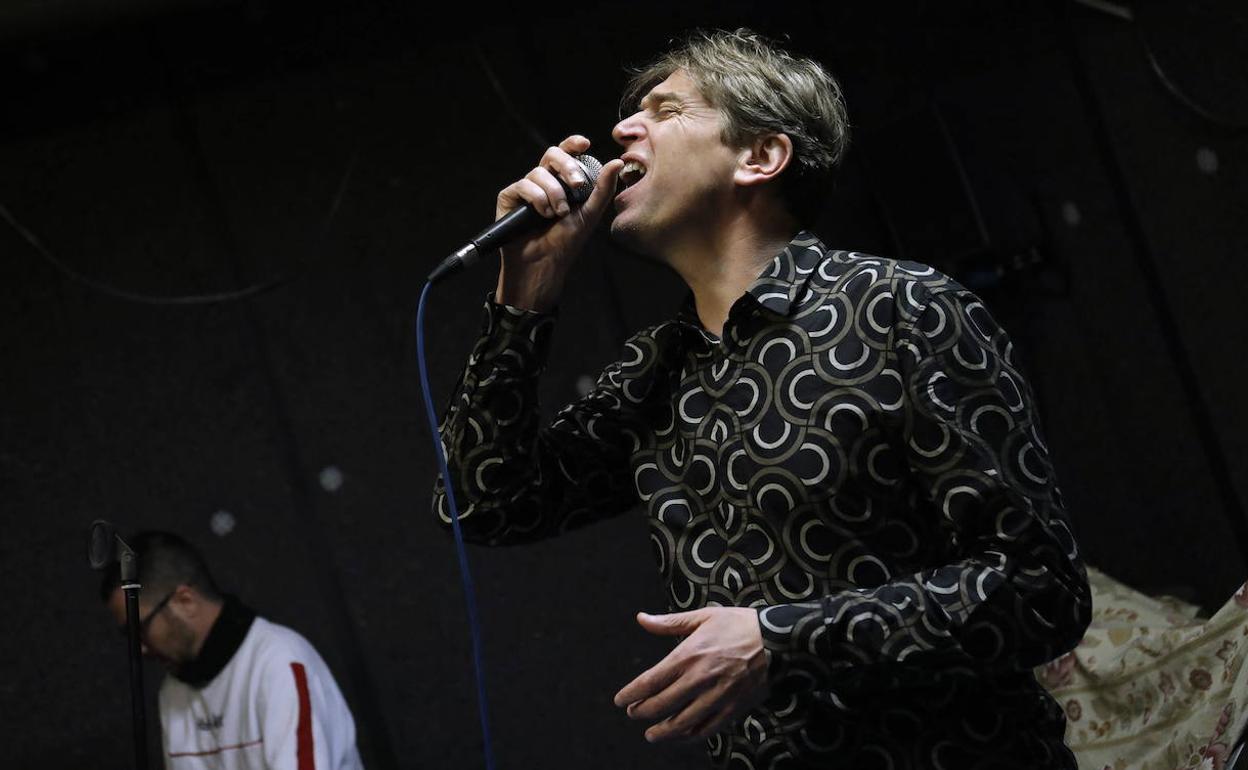 Javier Ojeda, durante un concierto.