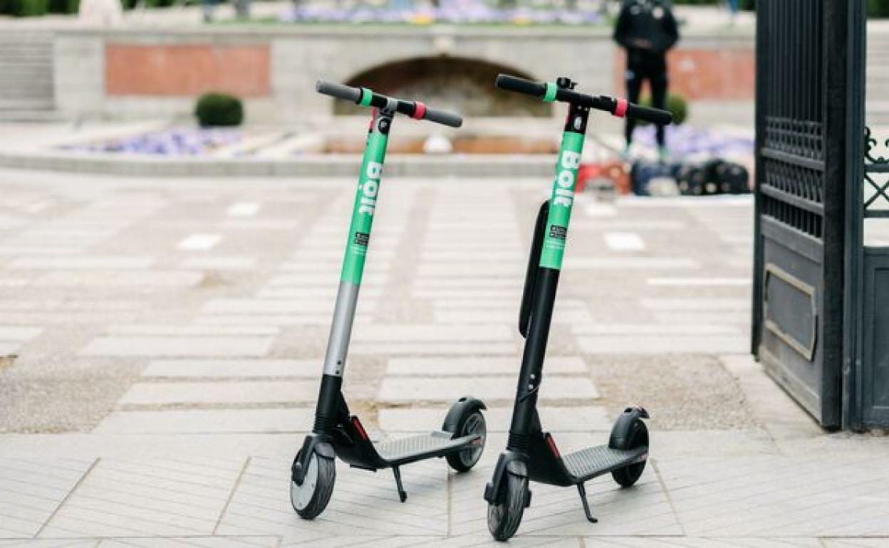 Patinetes de la marca Bolt que se han desplegado de nuevo en Málaga tras el confinamiento. 