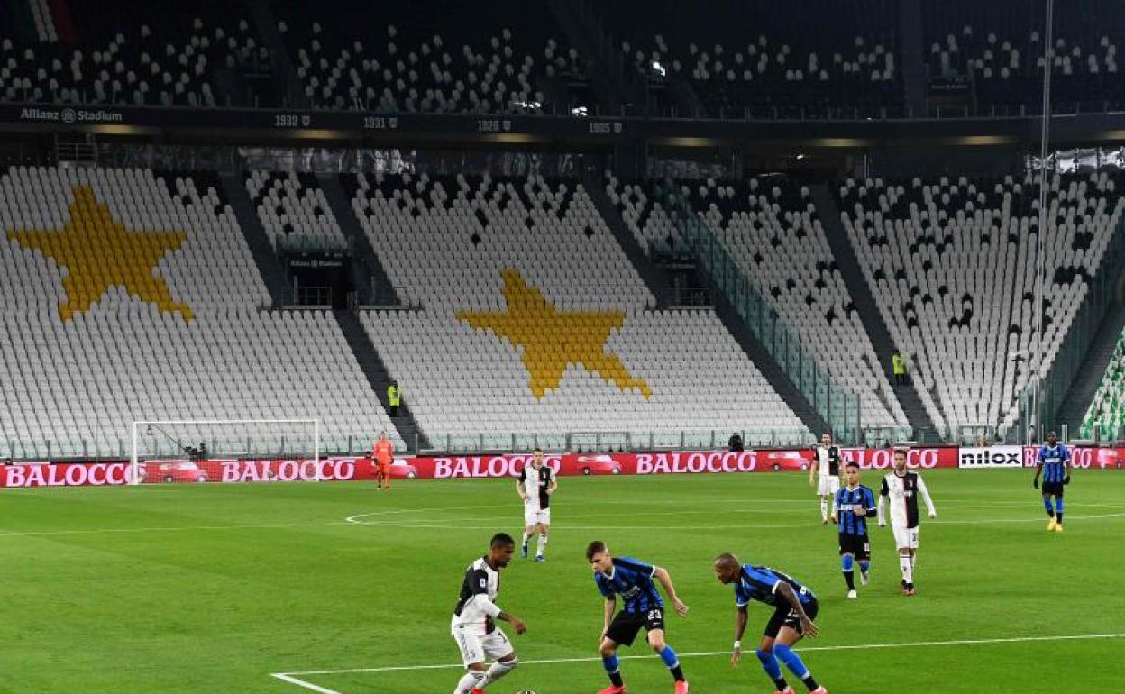 Imagen de un partido entre la Juventus y el Inter de Milán. 