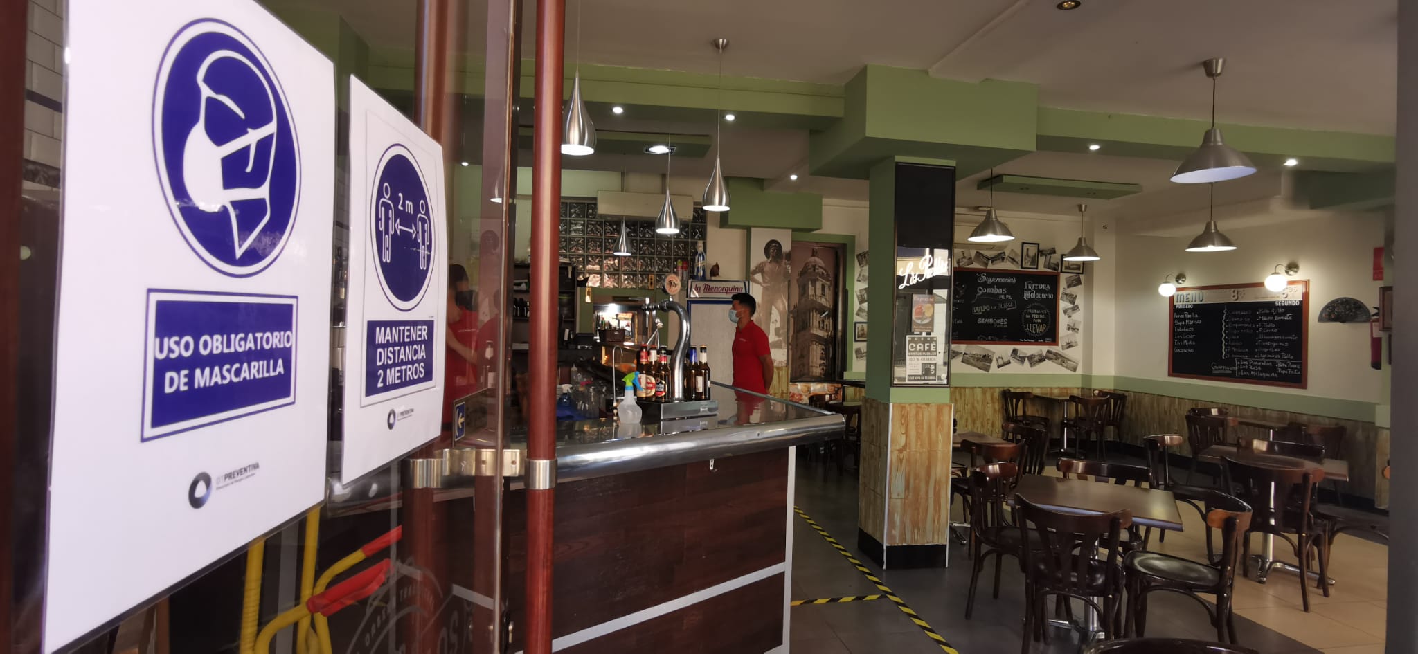 Bares y restaurantes acondicionan el interior de sus establecimientos donde está permitido un aforo del 40%. 