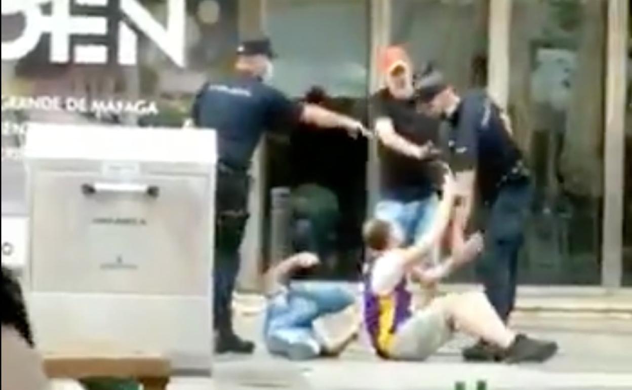 Pelea entre varios clientes de una terraza del Centro de Málaga el último día de la fase uno