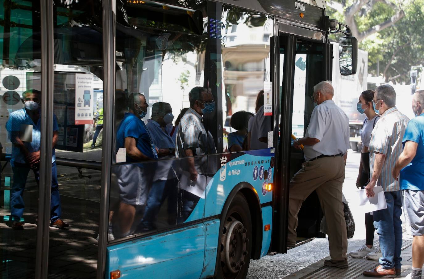 Más actividad en las tiendas y mayor presencia de gente en las calles de Málaga en la fase 2