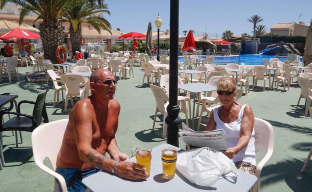 Turistas extranjeros en un hotel de Alicante el año pasado.