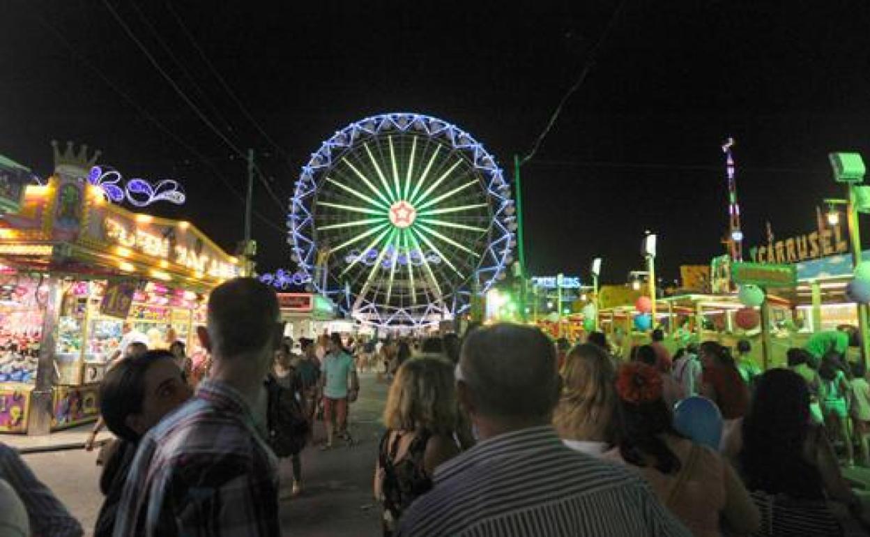 Los feriantes explican que su temporada, de abril a octubre, ni siquiera va arrancar. 
