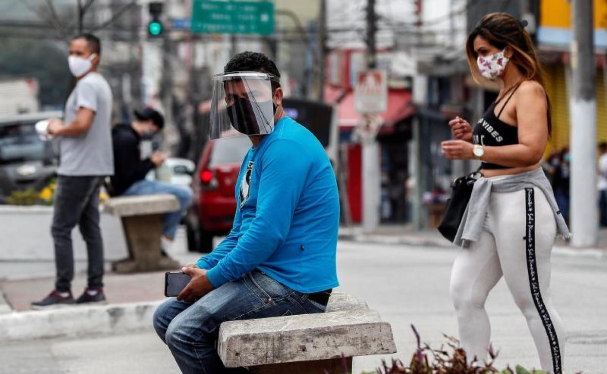 Los expertos de oxford probarán en brasil la posible vacuna del coronavirus | diario sur