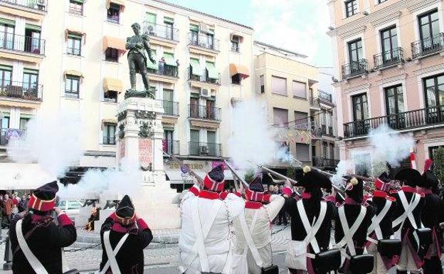 Homenaje de la asociación Teodoro Reding al capitán Vicente Moreno en Antequera. 