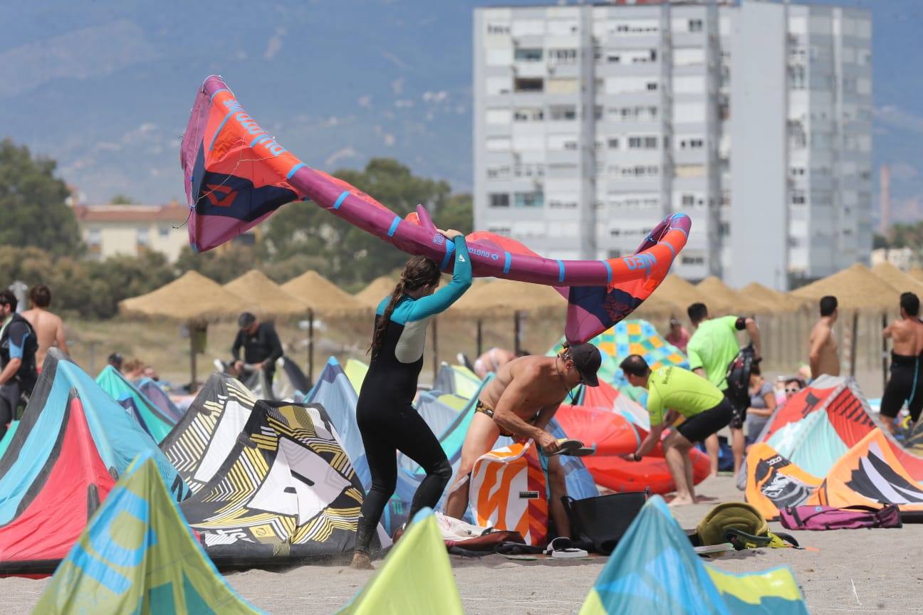 Los aficionados a los deportes de viento también han aprovechado este sábado. 