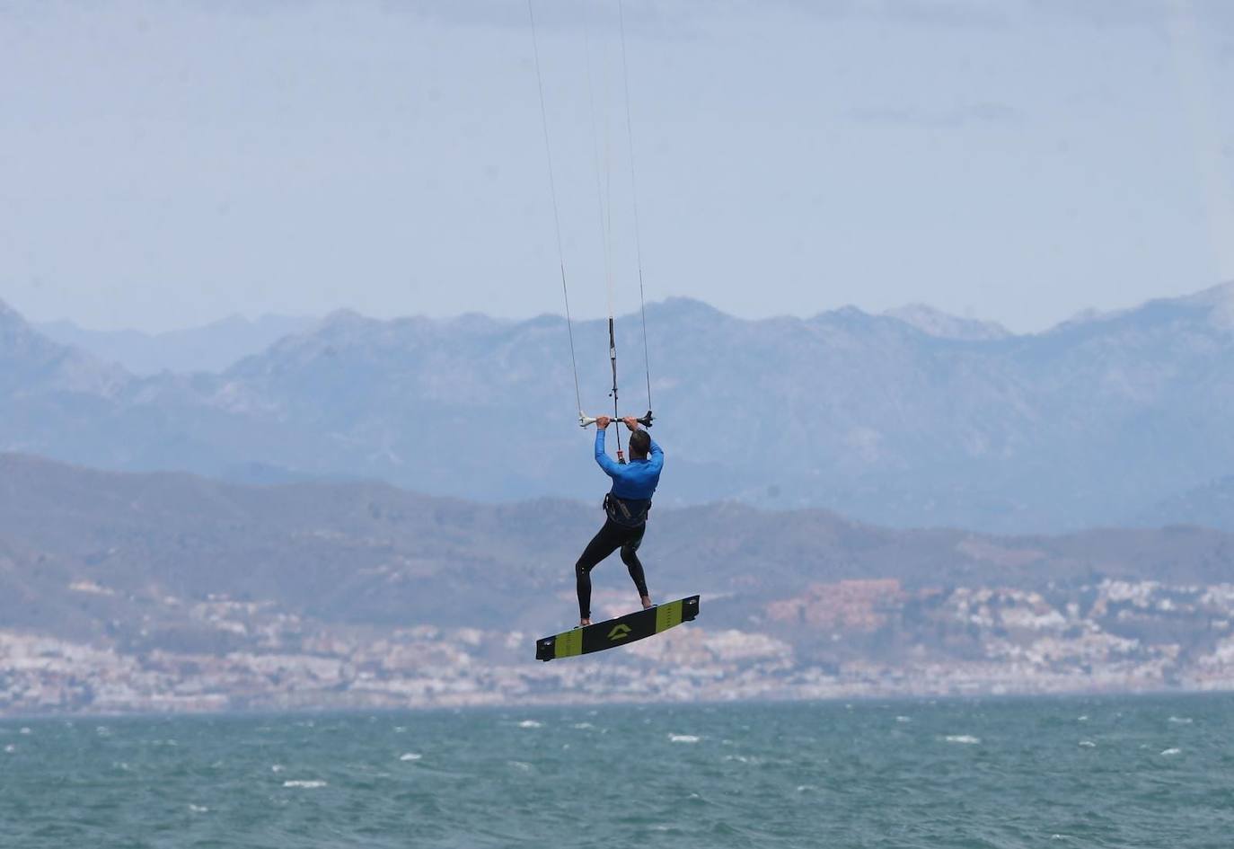 Los aficionados a los deportes de viento también han aprovechado este sábado. 