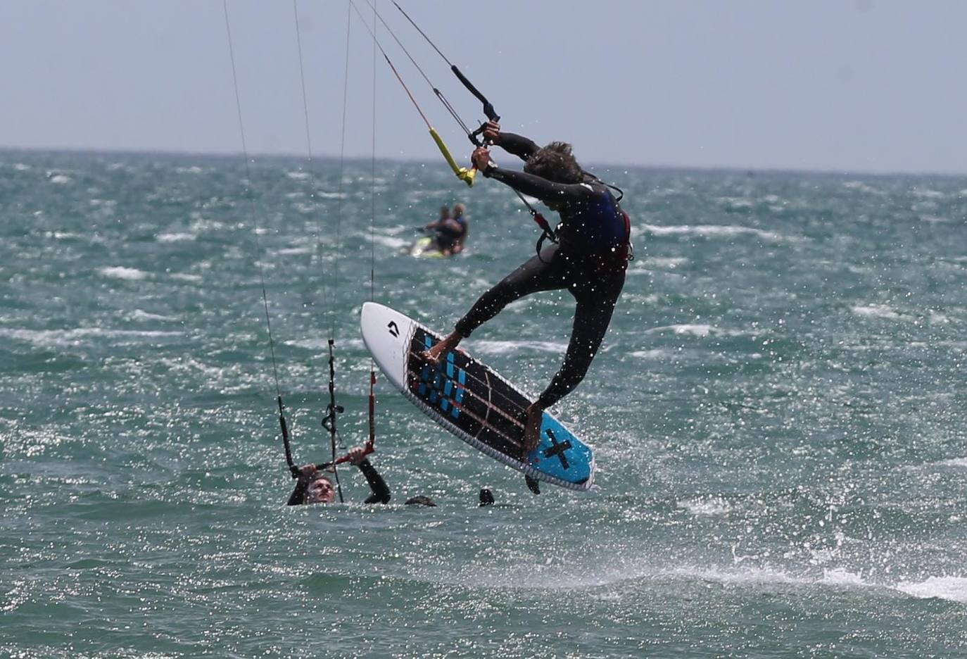 Los aficionados a los deportes de viento también han aprovechado este sábado. 