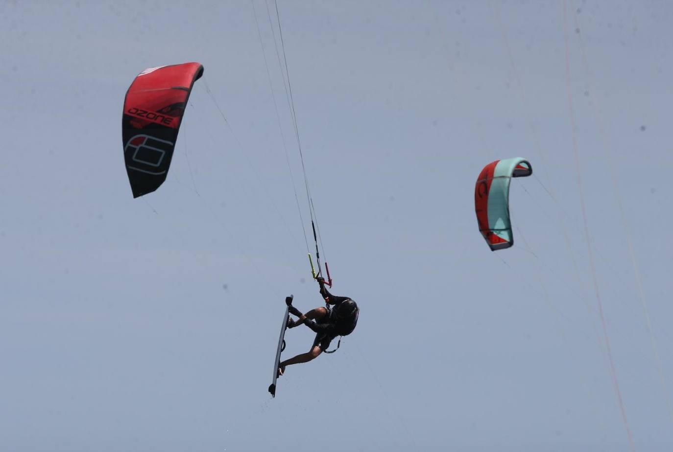 Los aficionados a los deportes de viento también han aprovechado este sábado. 