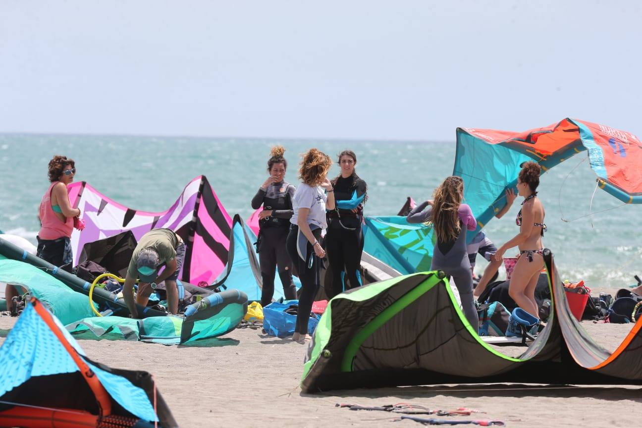Los aficionados a los deportes de viento también han aprovechado este sábado. 