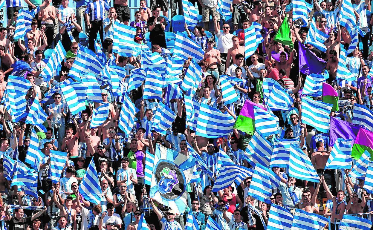 El Málaga piensa en fórmulas para los abonos y cuando el público pueda volver a La Rosaleda