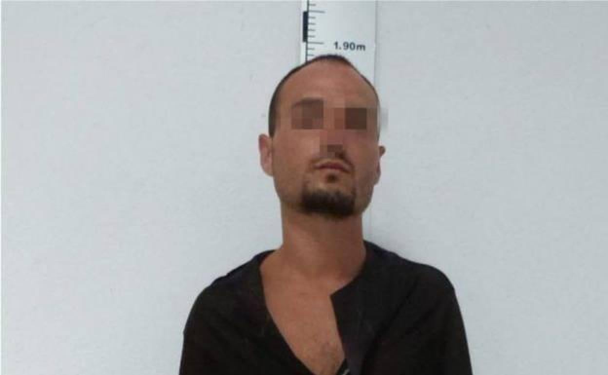 El presunto ladrón identificado como el 'Rambo de Requena' lleva ahora el pelo más largo y una barba poblada