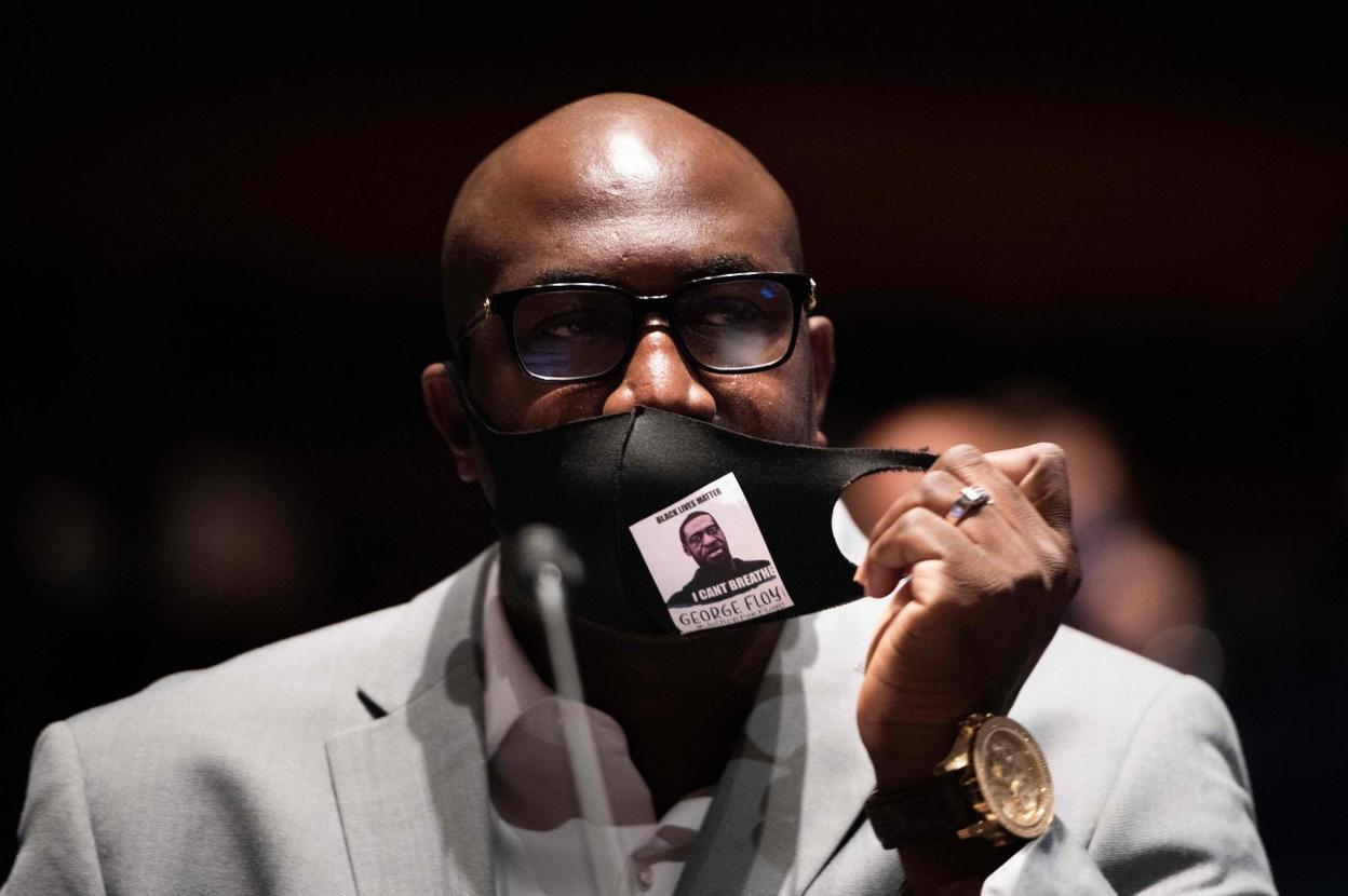 Philonise Floyd, hermano pequeño de George Floyd, ayer en el Capitolio. Brendan Smialowski / afp