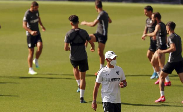 Luis Hernández y Aarón no llegan a tiempo a una convocatoria con hasta nueve canteranos