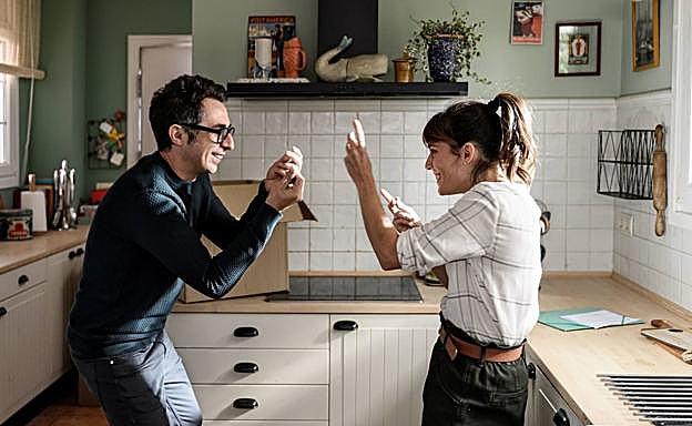 Imagen principal - Tres fotogramas del primer episodio de la última temporada.