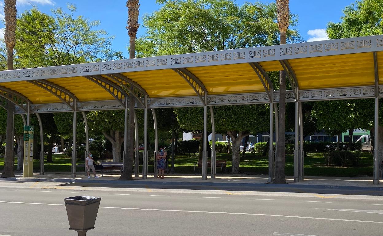 Parada de autobús en Alhaurín de la Torre.