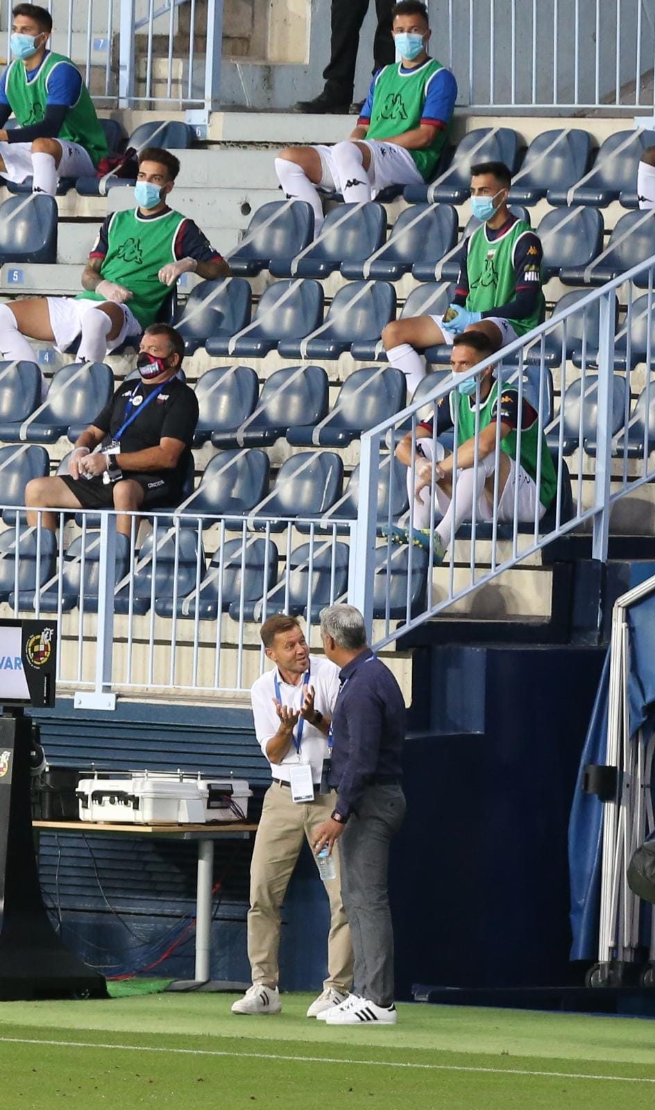 Todos los momentos del partido en imágenes desde La Rosaleda, que por segunda vez abre sus puertas para el fútbol pero sin aficionados en las gradas. 