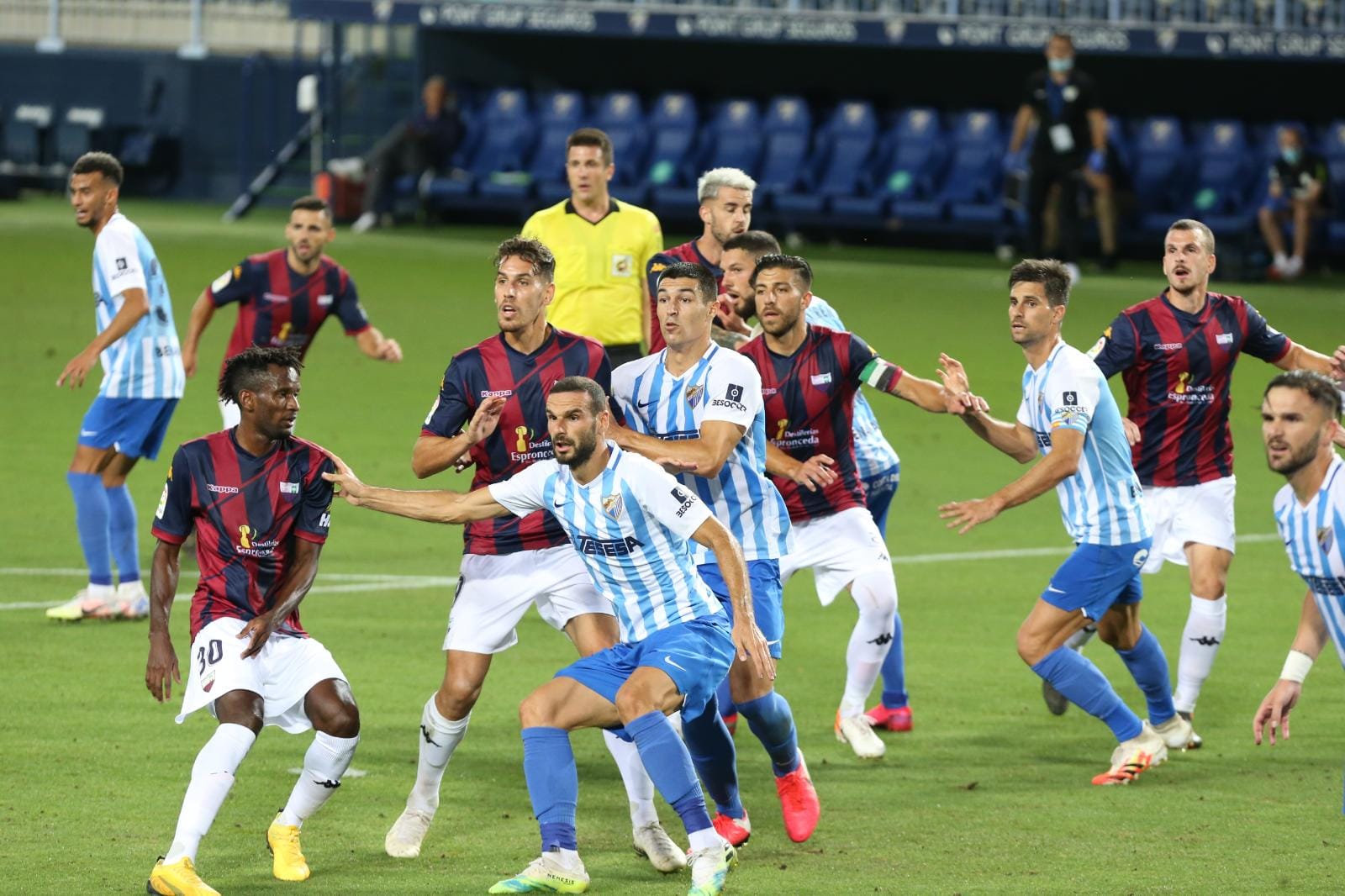 Todos los momentos del partido en imágenes desde La Rosaleda, que por segunda vez abre sus puertas para el fútbol pero sin aficionados en las gradas. 