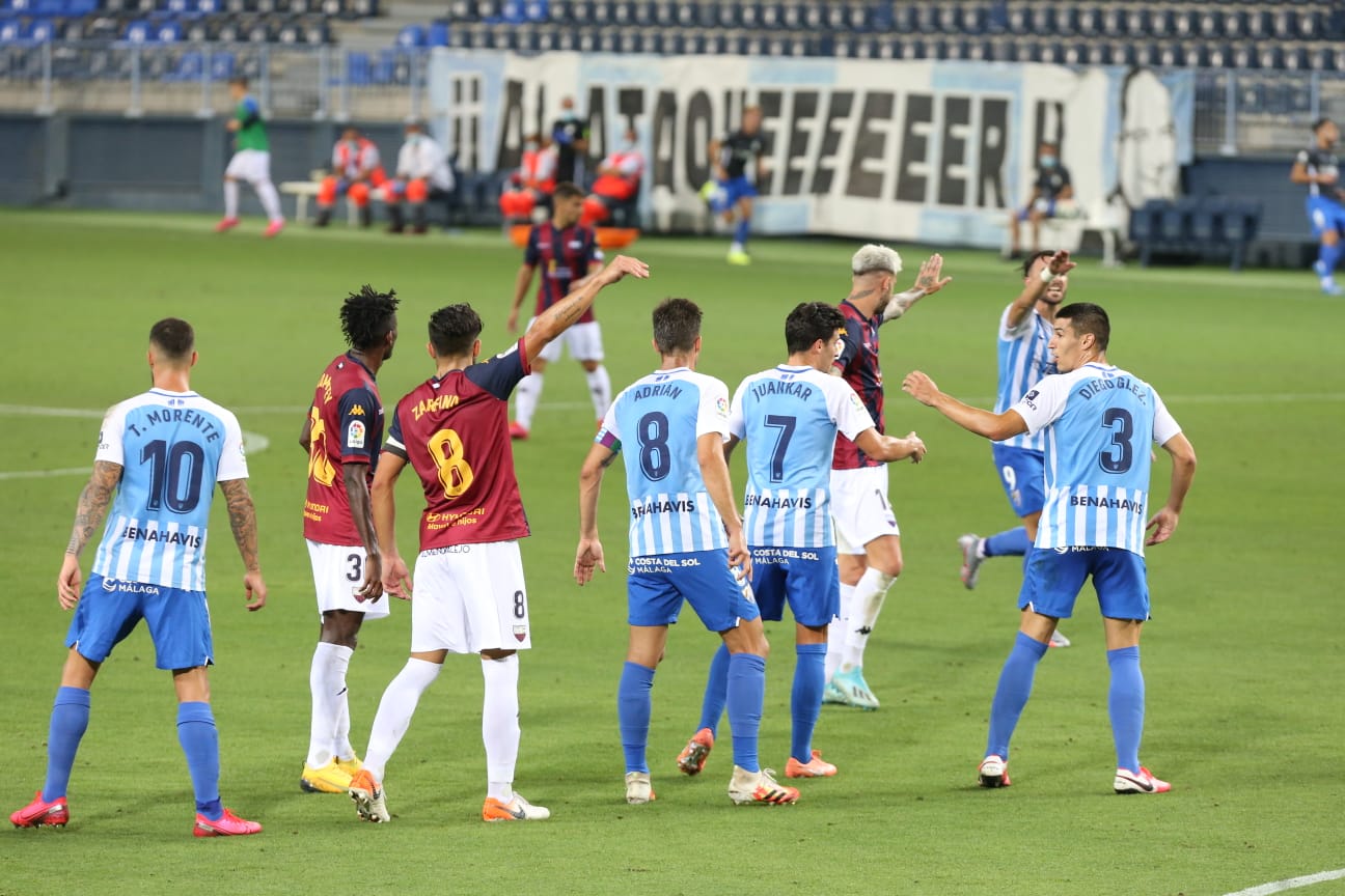 Todos los momentos del partido en imágenes desde La Rosaleda, que por segunda vez abre sus puertas para el fútbol pero sin aficionados en las gradas. 
