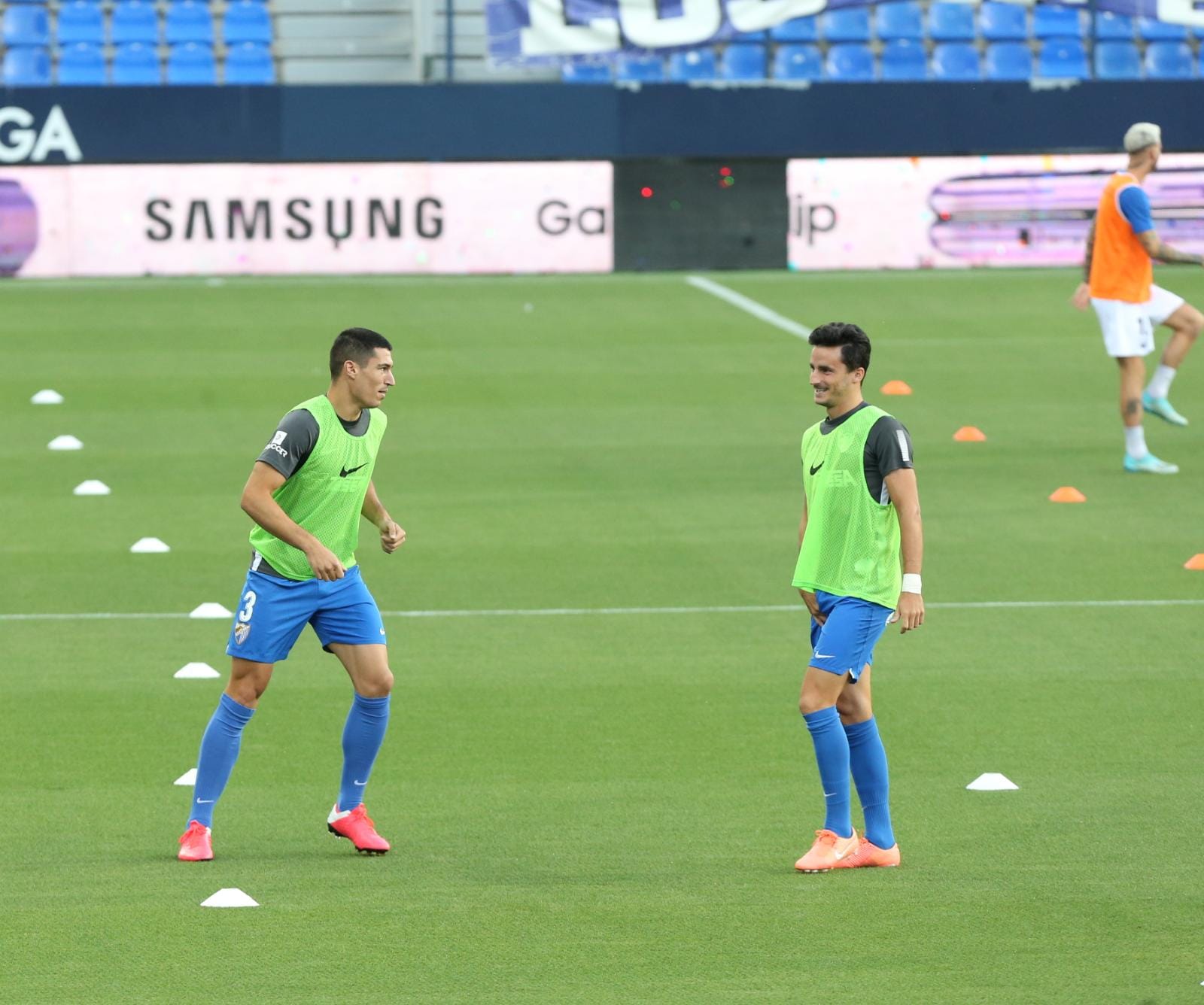 Todos los momentos del partido en imágenes desde La Rosaleda, que por segunda vez abre sus puertas para el fútbol pero sin aficionados en las gradas. 