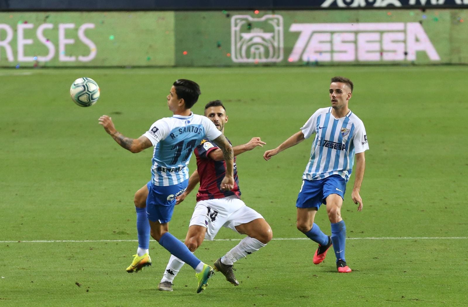 Todos los momentos del partido en imágenes desde La Rosaleda, que por segunda vez abre sus puertas para el fútbol pero sin aficionados en las gradas. 