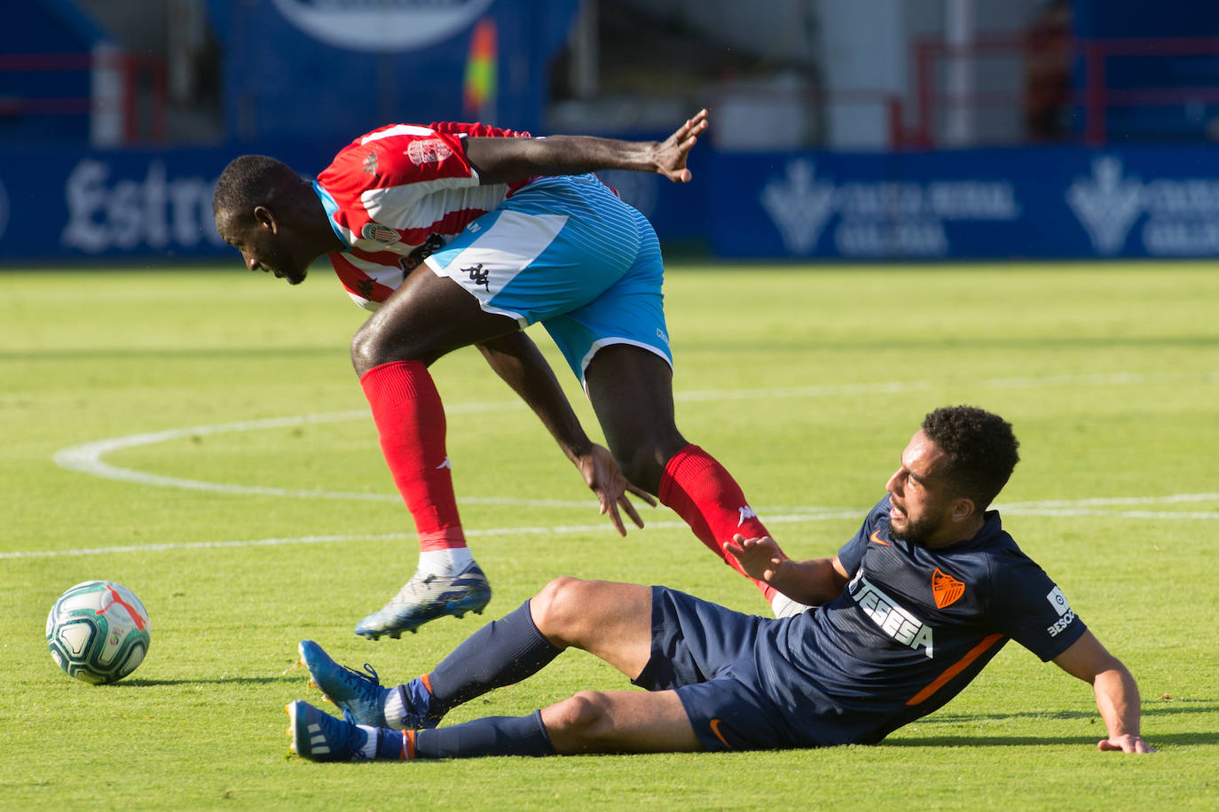 Partido entre rivales directos por la permanencia en el Anxo Carro de Lugo que corresponde a la jornada 35 de LaLiga Smartbank.