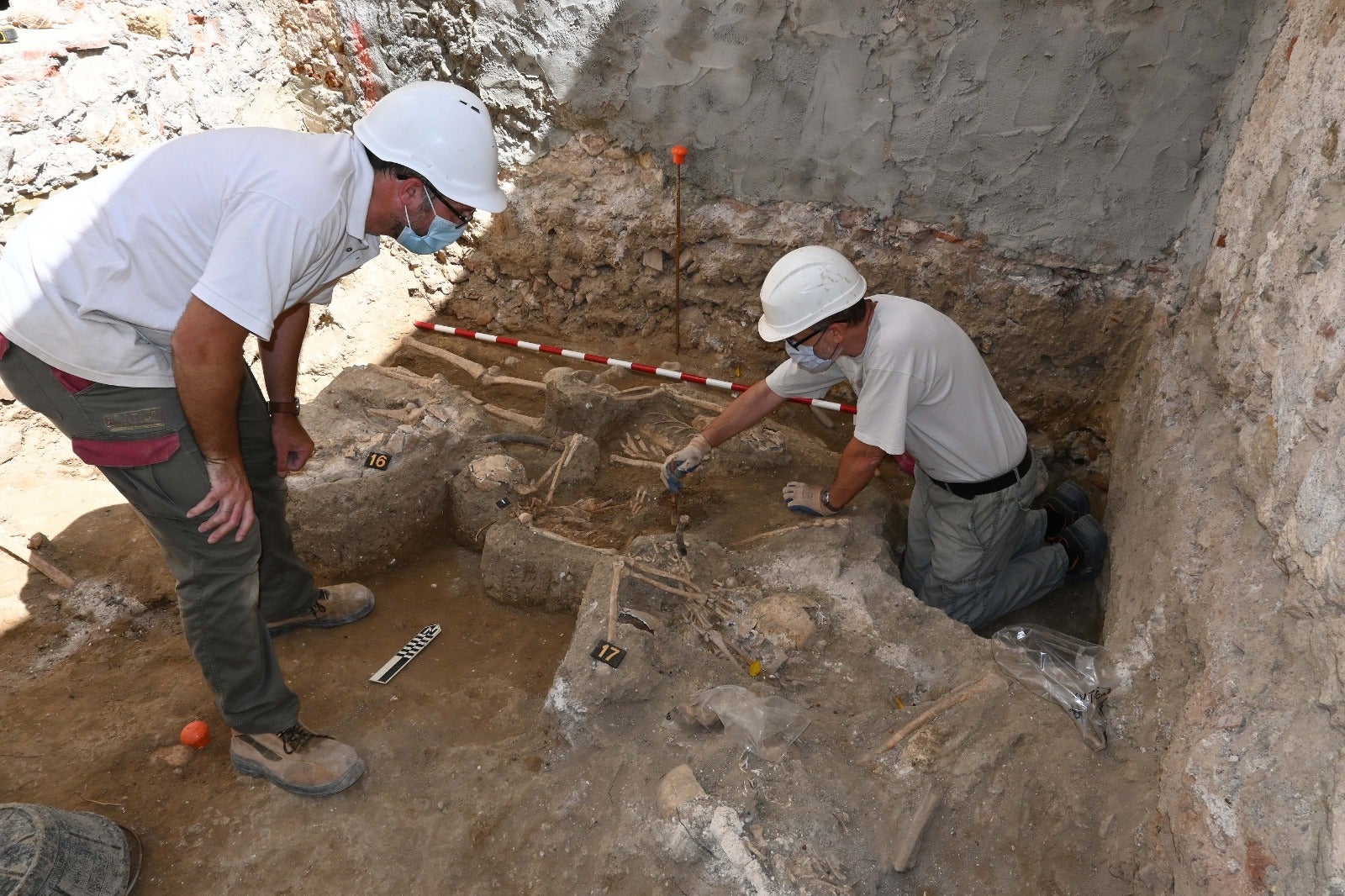 Los trabajos de cimentación en el antiguo hotel La Fonda dejan al descubierto datos desconocidos de la historia de la ciudad 