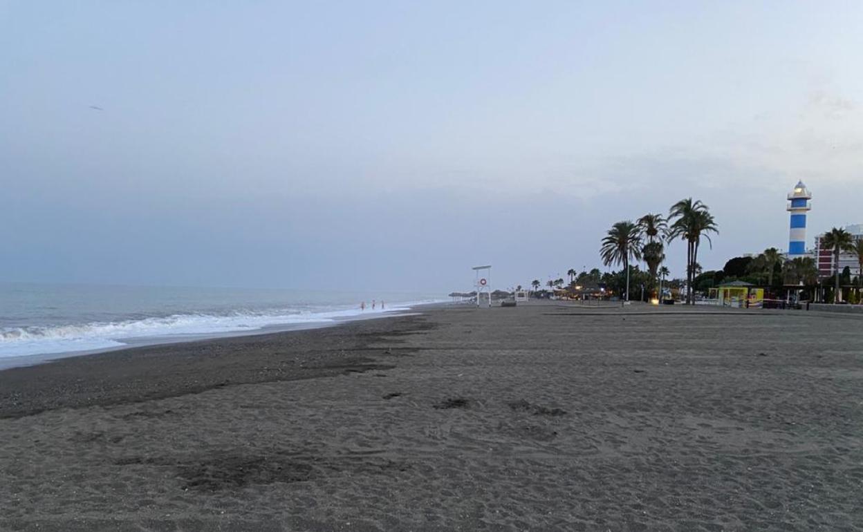 Imagen de la playa de Torre del Mar, en la Noche de San Juan. 