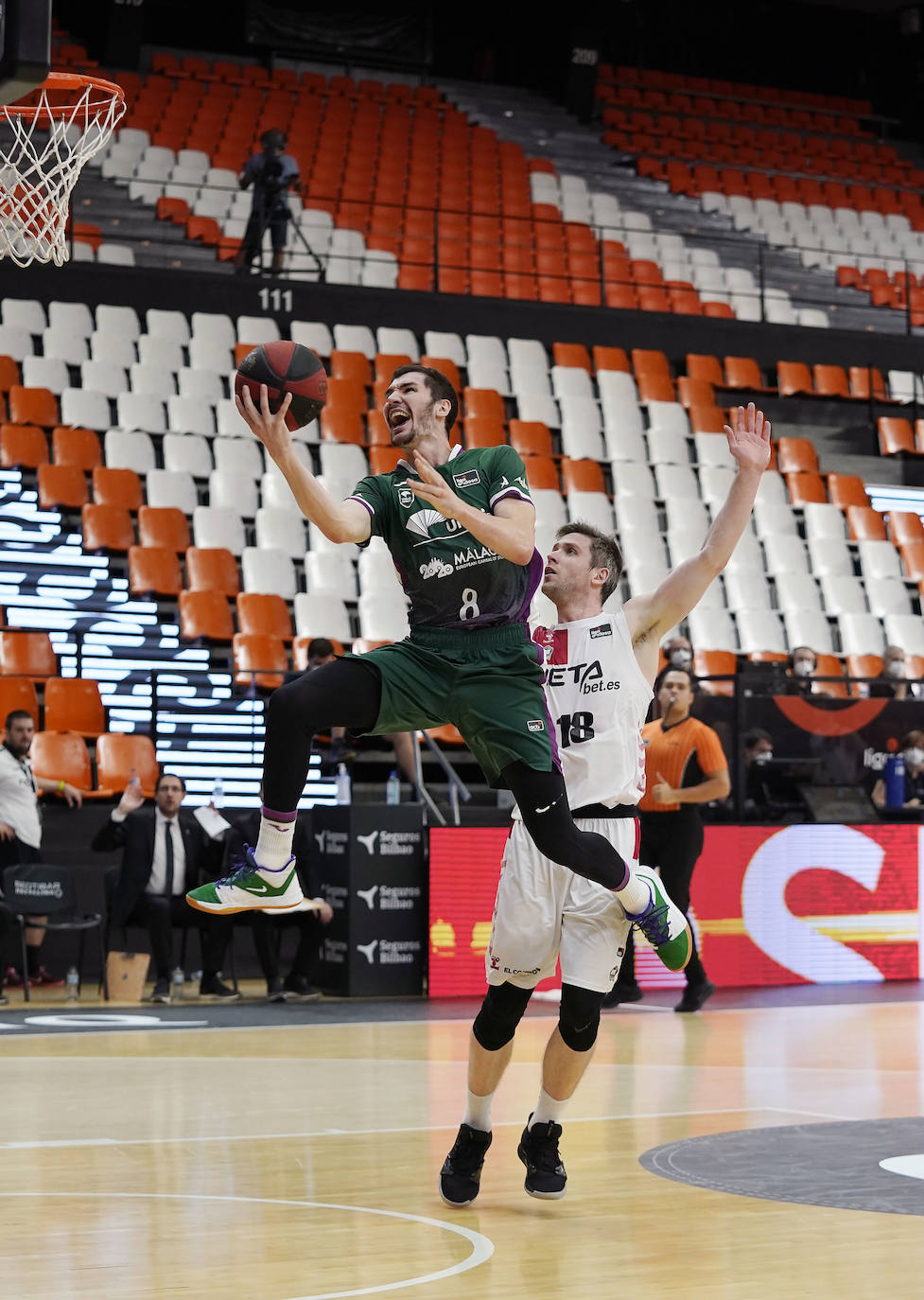 El Unicaja cierra la temporada con un cómodo triunfo ante el Bilbao.