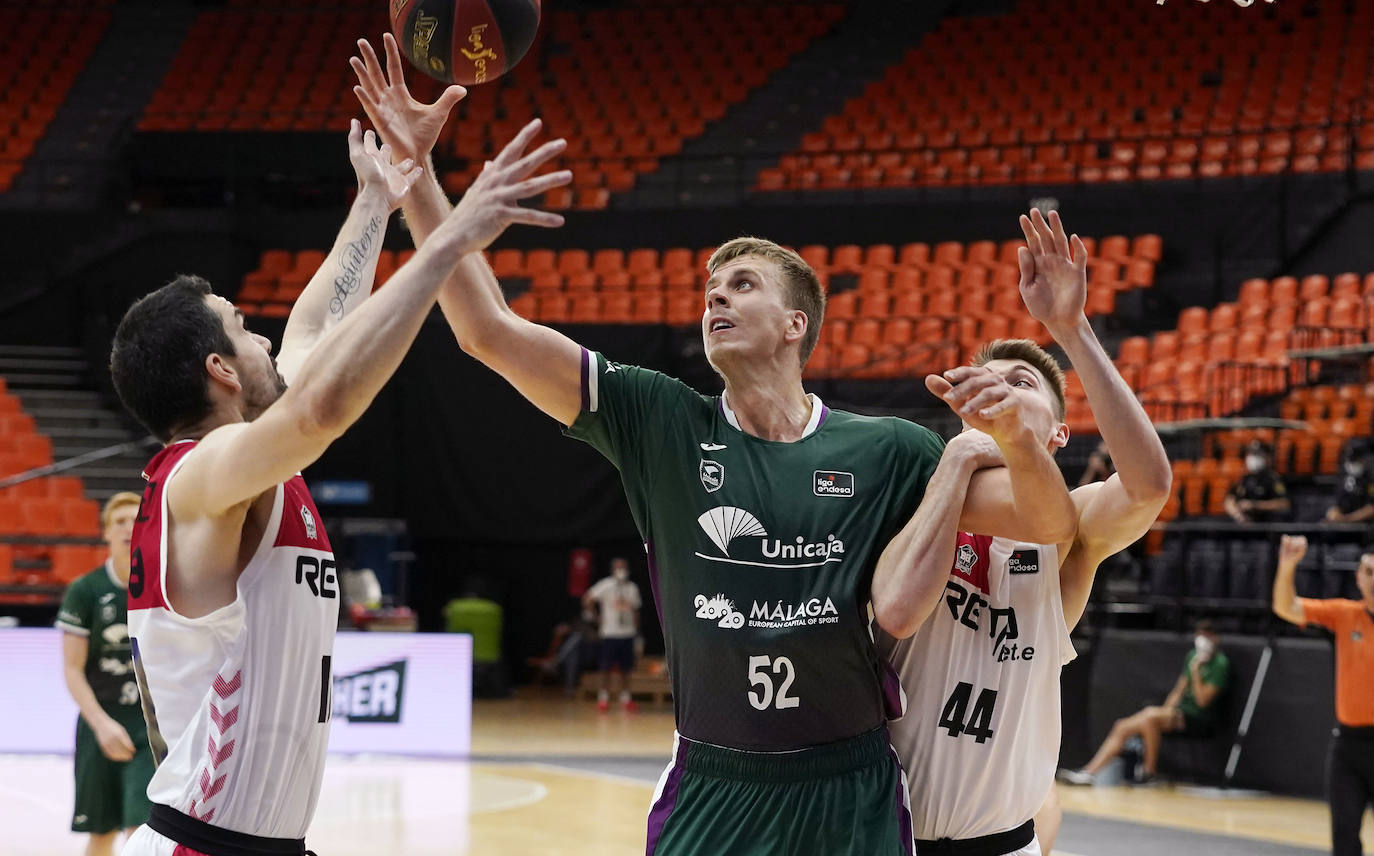 El Unicaja cierra la temporada con un cómodo triunfo ante el Bilbao.