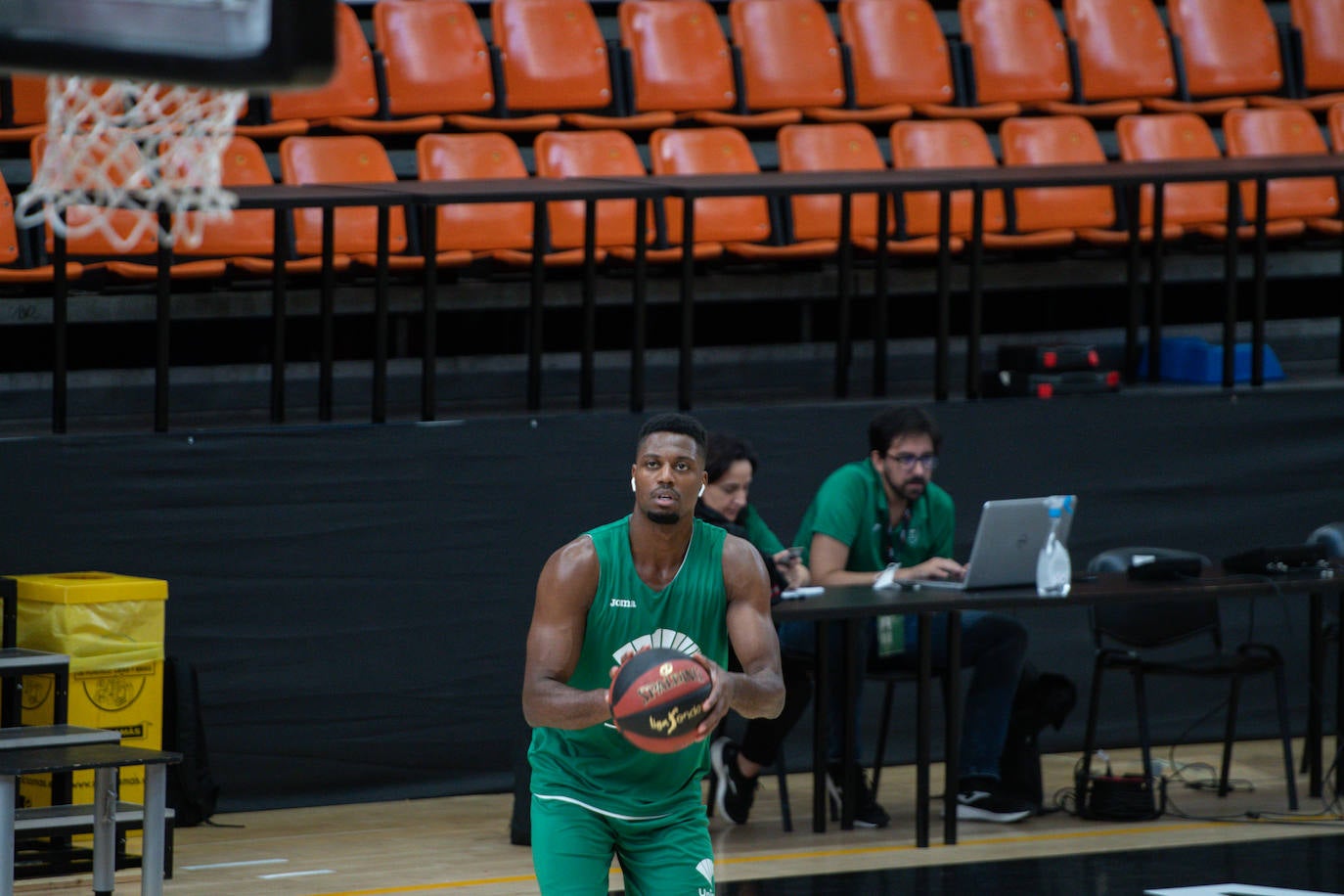 El Unicaja cierra la temporada con un cómodo triunfo ante el Bilbao.