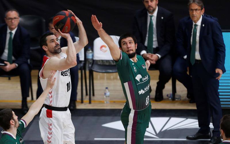 Una jugada del encuentro. 