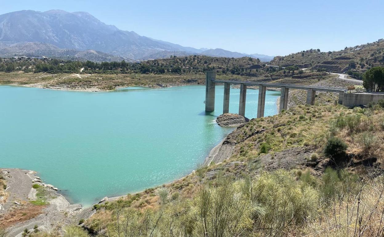 La Viñuela tiene un nivel inferior al del año pasado y si no llueve el otoño será complicado. 