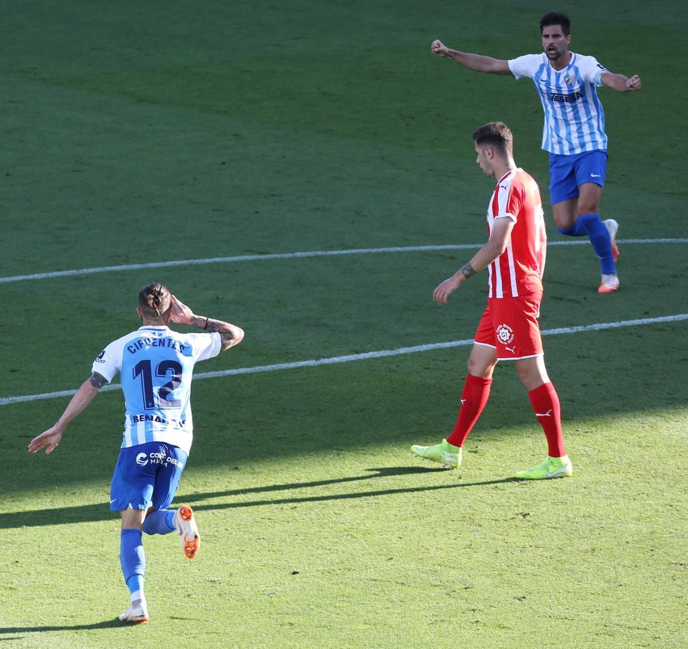 El Málaga gana al Girona (2-0).